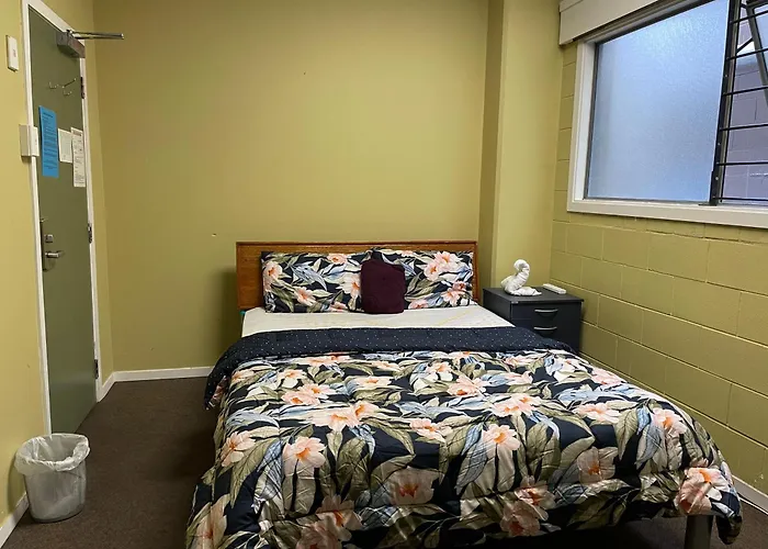 Silverfern Backpackers